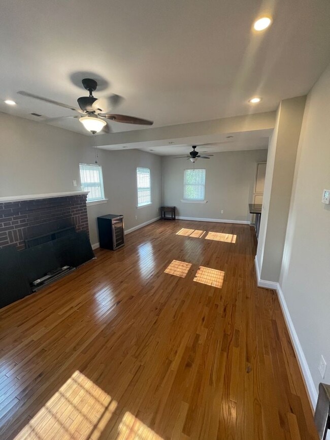 Building Photo - Beautiful 2bd 3.5  bath in Marshall Heights