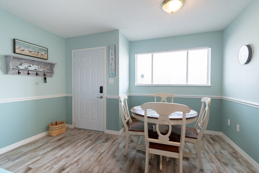 Building Photo - 516 Beach Park Ln