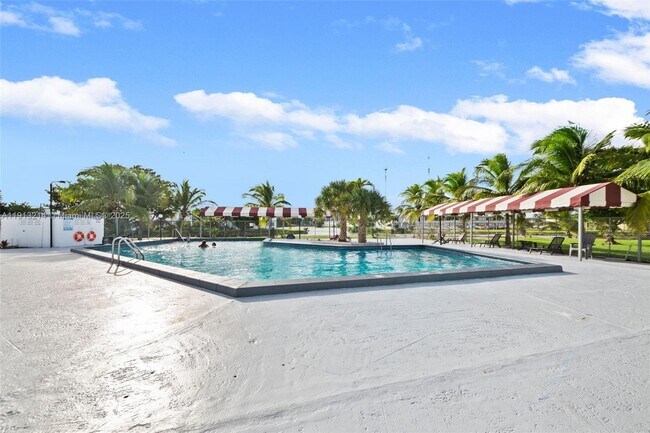 Building Photo - 20310 NE 2nd Ave