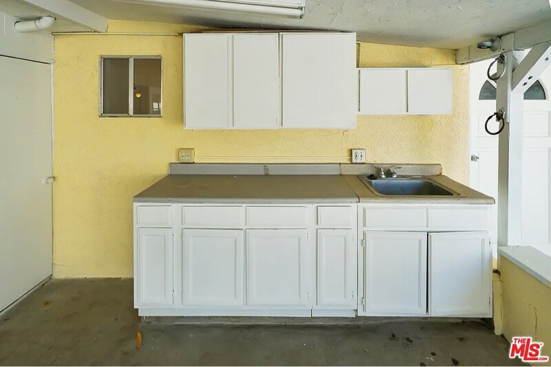 Building Photo - 430 E 184th St