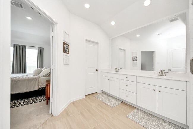 Building Photo - Immediate Move-In Ready 3-Bedroom Home in Rosharon. Comfort, Space & Easy Living