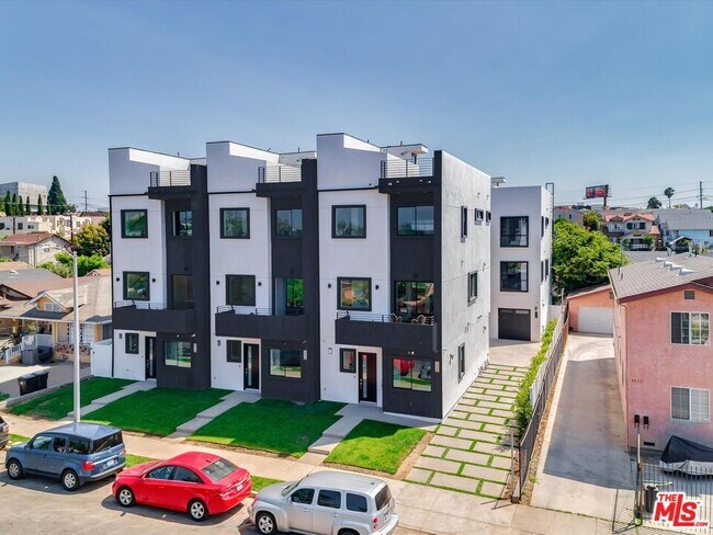 Building Photo - 4830 Pickford St