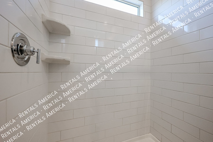 Building Photo - 9718 E Tahoe Ave