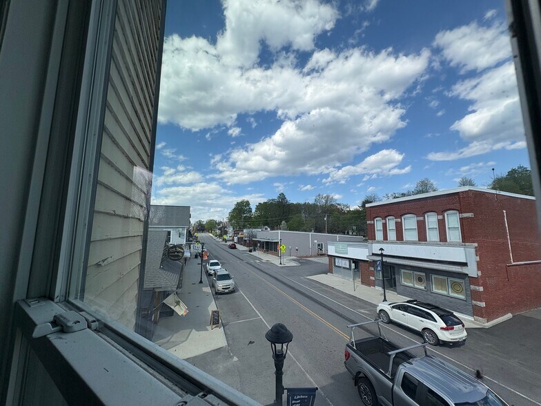 Building Photo - 2 Main St