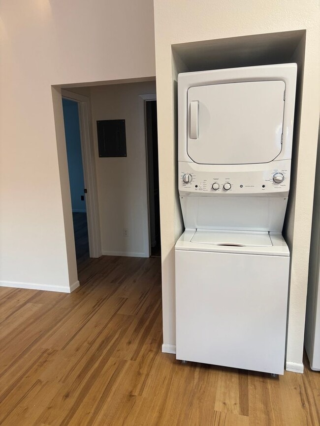 Building Photo - 3rd Ave 1410 -SB