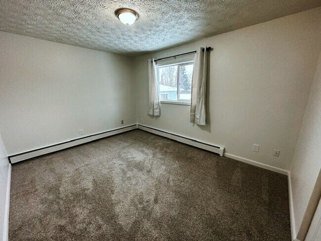 Building Photo - 3012 W 33rd Ave