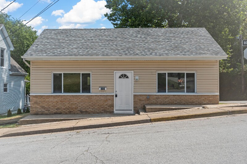 Building Photo - 800 N 4th St
