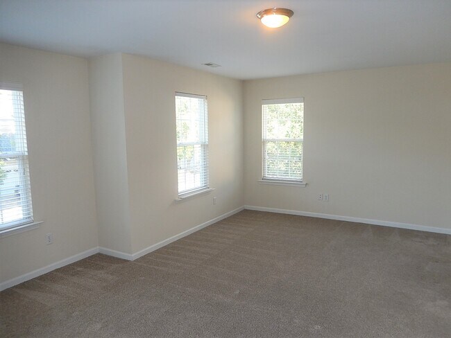Building Photo - 10651 Edmundson Ave