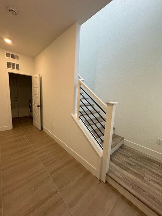 Building Photo - 568 W. Balsam Lane  (Peach & Spruce)