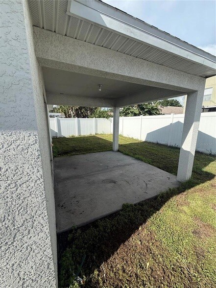 Building Photo - 11422 Crestlake Village Dr