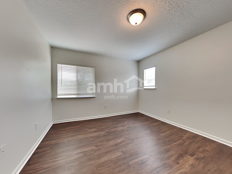 Building Photo - 880 Collinswood Dr