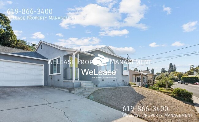 Building Photo - Charming 2 Bed 1 Bath Home with Backyard!