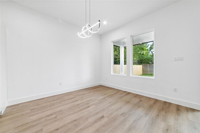 Building Photo - 8106 Talton St