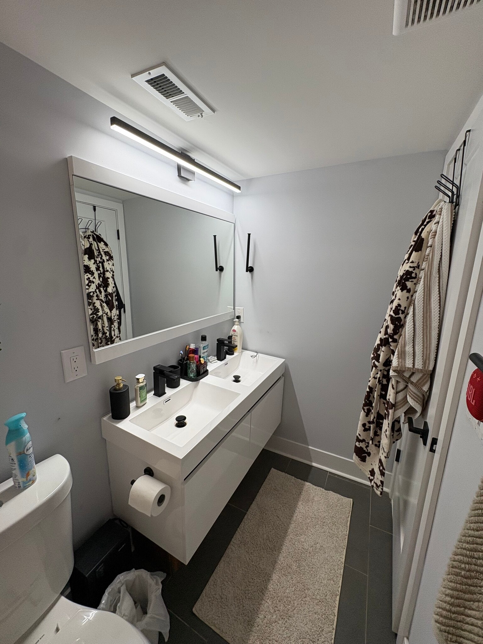 Master bath - 402 W Berks St