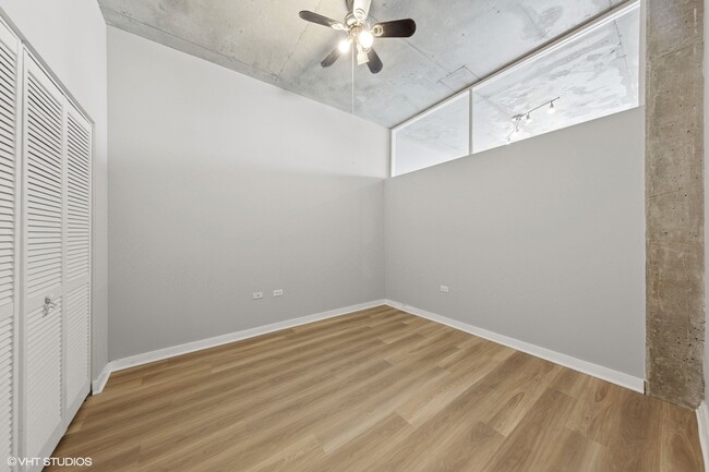 Building Photo - 235 W Van Buren St