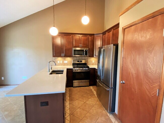 Building Photo - Wonderful 2 Bedroom and Loft on Large Lot and Backs to Open Space!