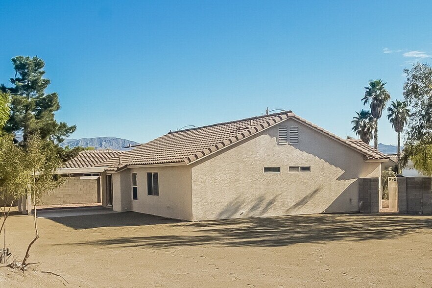 Building Photo - 5235 Acacia Grove St