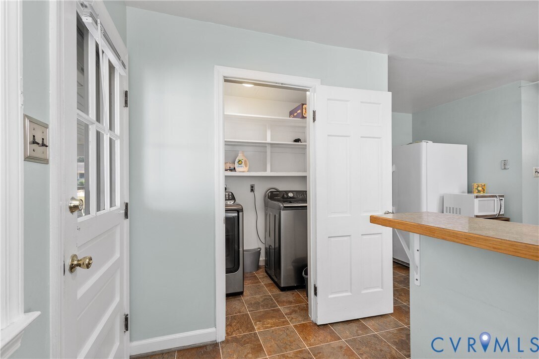 Building Photo - 1871 Pender Ave