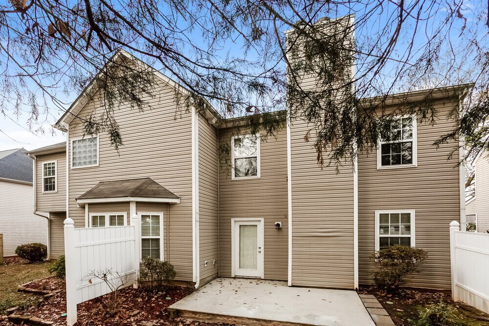 Building Photo - 5112 Kiev Dr