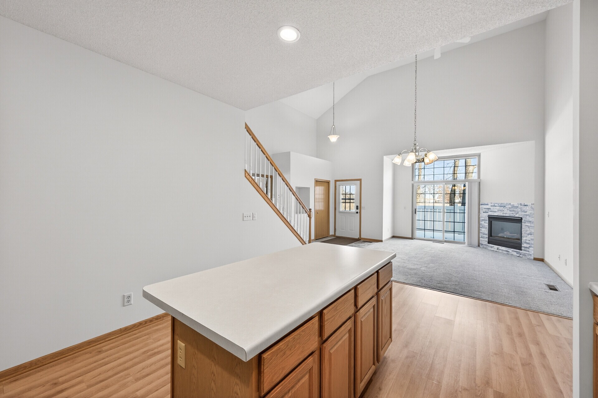 Building Photo - 475 Hickory Ln N