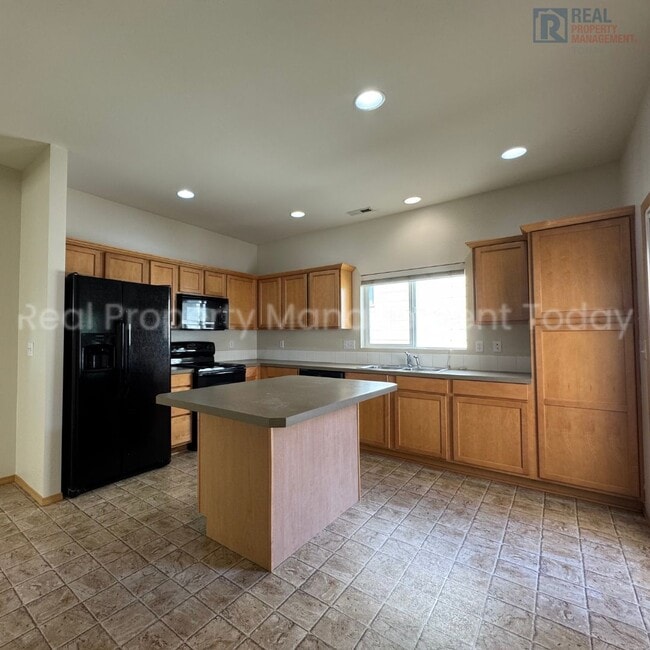 Building Photo - 3 Bedroom With Large Bonus Room!