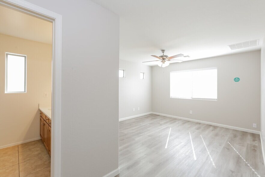 Building Photo - 3733 W Dunbar Dr