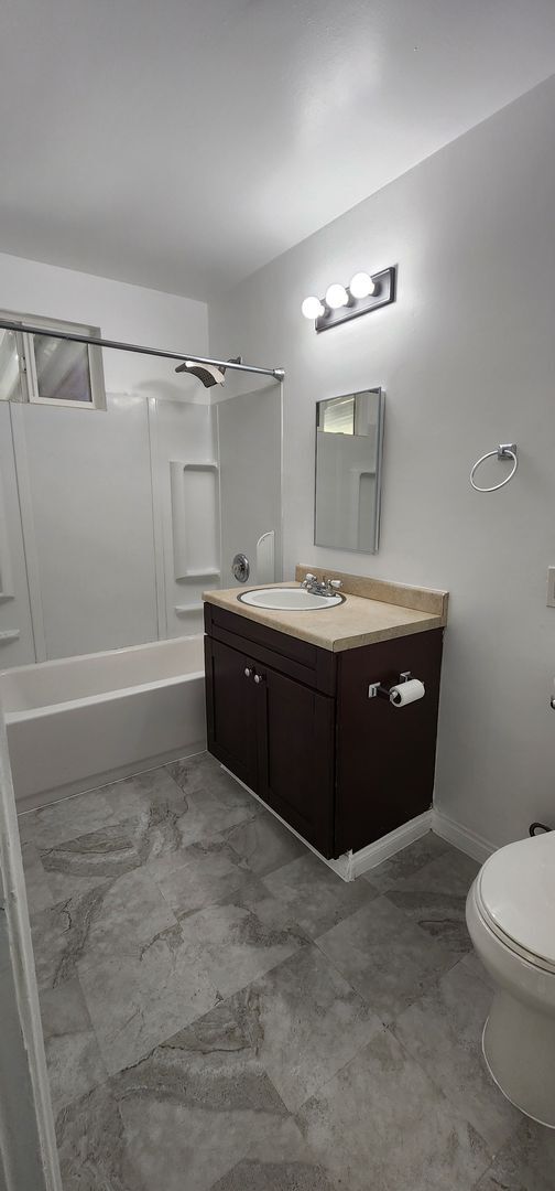 Building Photo - $500 Move in Special!! Spacious 3bdr house near College Grove!