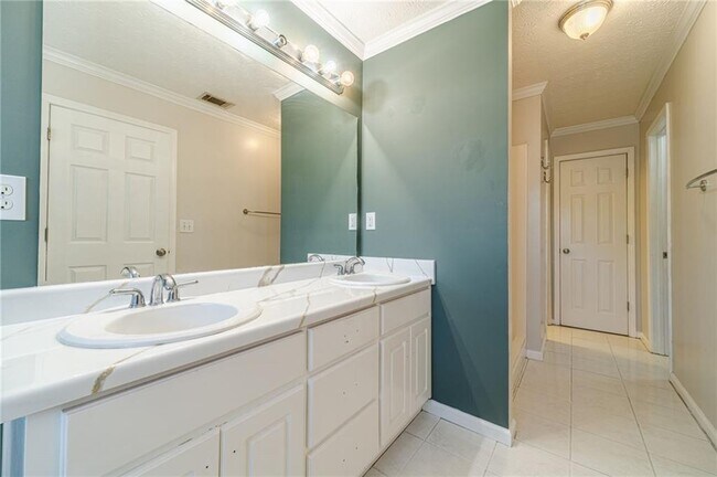 Building Photo - 231 Windermere Dr