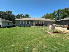 Building Photo - 4 bd/1.5 ba  house Rent $1475 -11808 Small...