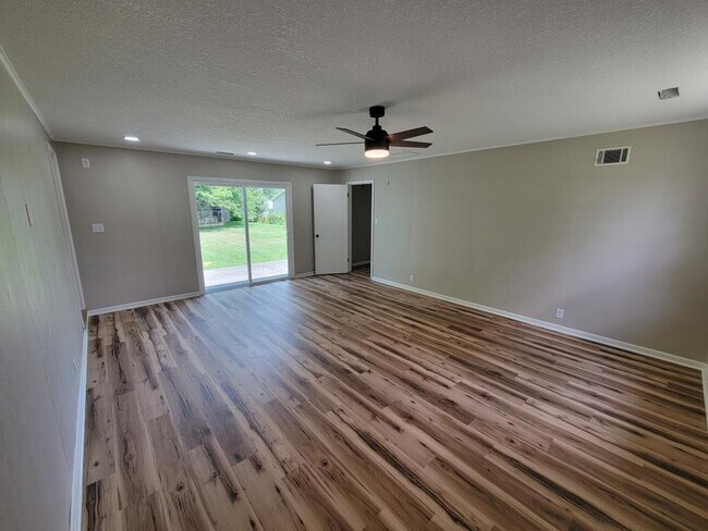 Building Photo - 7721 Diane Dr