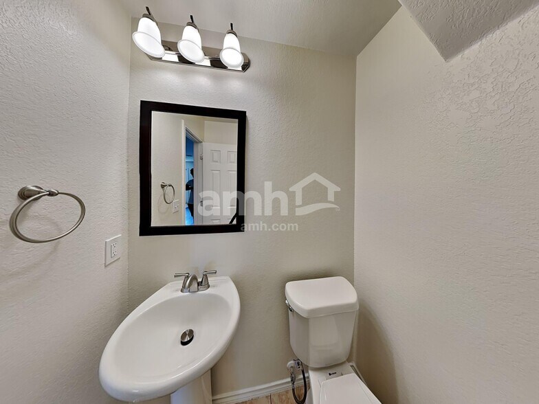 Building Photo - 11834 Silver Arbor