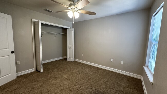 Building Photo - 1561 Crescent Hills Dr