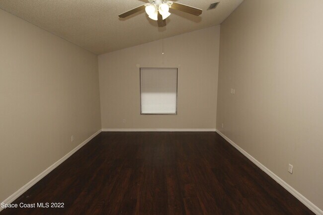 Building Photo - 1009 Fairplay Ave NW