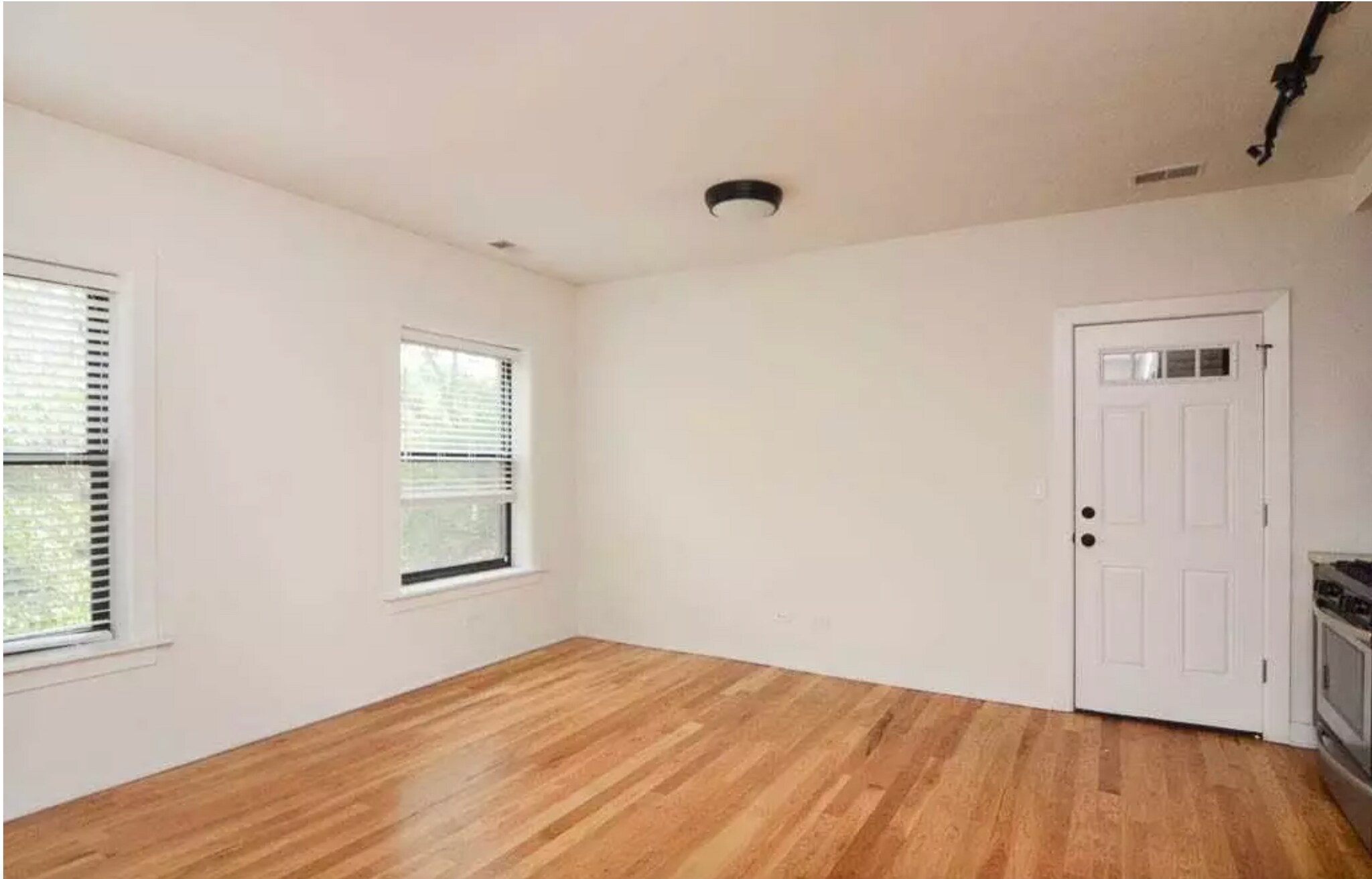 Building Photo - 2203 W Eastwood Ave