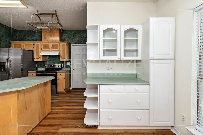 Building Photo - Daphne 3BR/2BA + Bonus Den – Spacious, Stylish & Full of Charm!