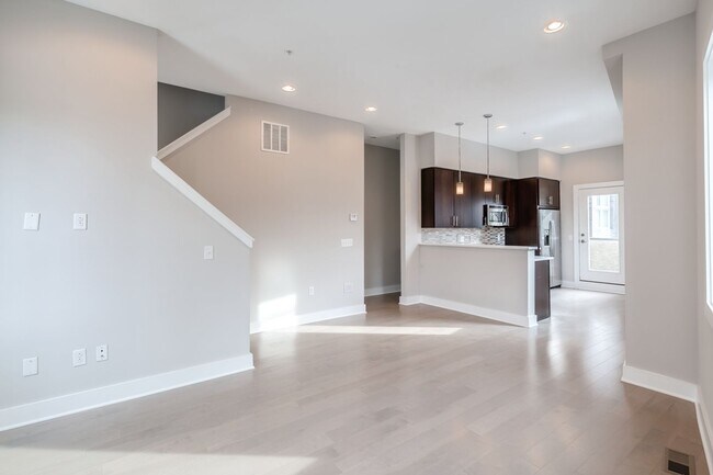 Building Photo - Northern Liberties Townhome with attached Garage