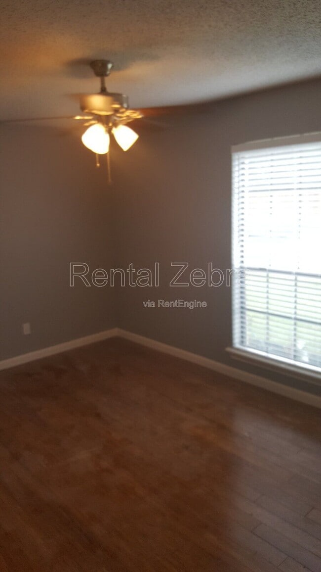 Building Photo - 637 Lookout Trail