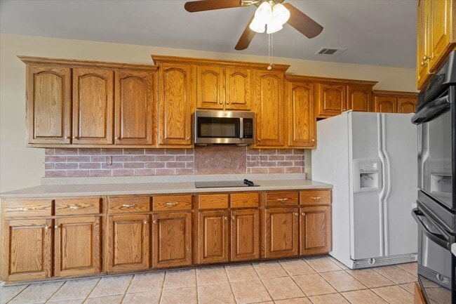 Building Photo - 20 Pine Meadows Ln