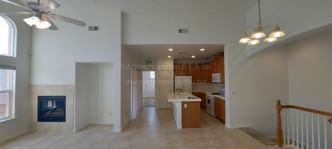 Building Photo - Sierra View Townhouse Lincoln  2 Bed 2 Ba ...