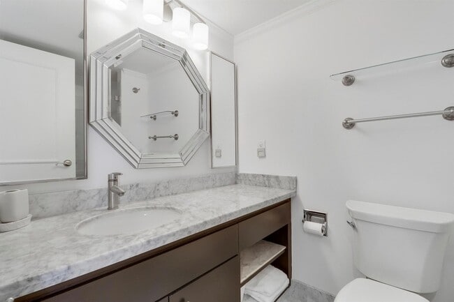 Building Photo - 5380 N Ocean Dr