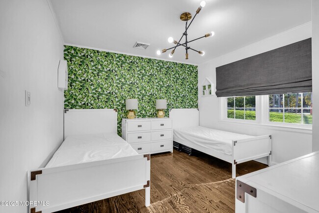 Building Photo - 1037 Woodgate Ave