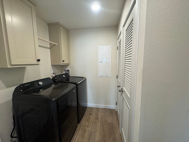 Building Photo - 315 Gerdes Ave