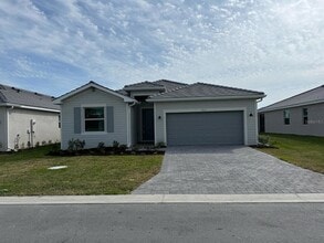 Building Photo - 7913 Lakes Edge Lane
