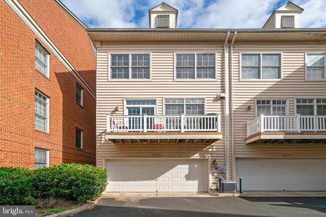 Building Photo - 456 Ferdinand Day Dr