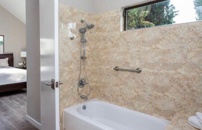 Building Photo - 61 Mozden Ln