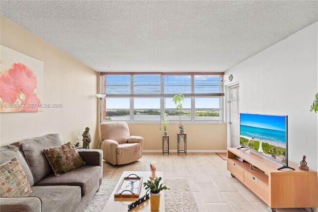 Building Photo - 1301 NE Miami Gardens Dr