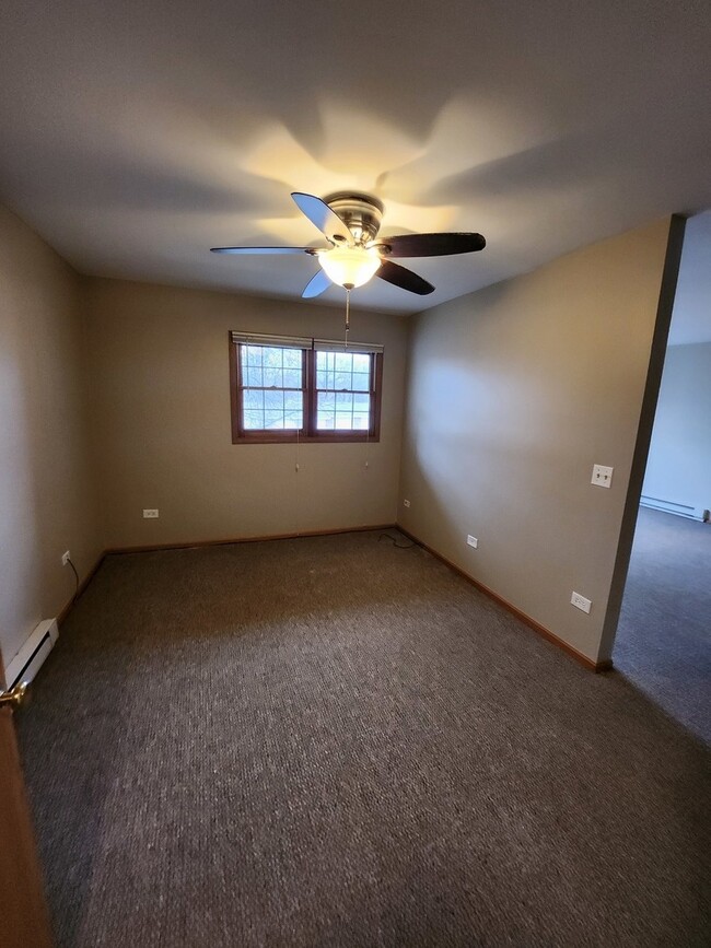 Building Photo - 431 Leah Ln