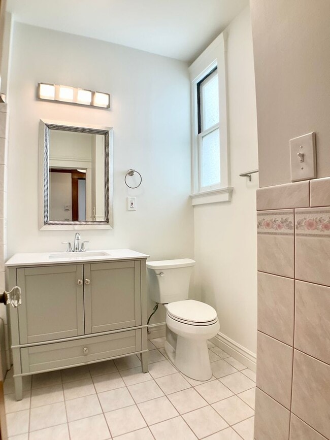 Building Photo - Stunning Multi-Level 4/2.5 W/ Dining Room....