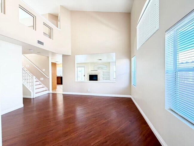 Building Photo - Wonderfully 2-story single-family house