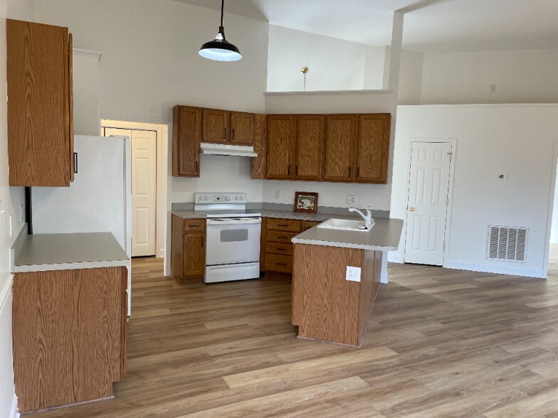 Primary Photo - 1325 Sweetclover Dr